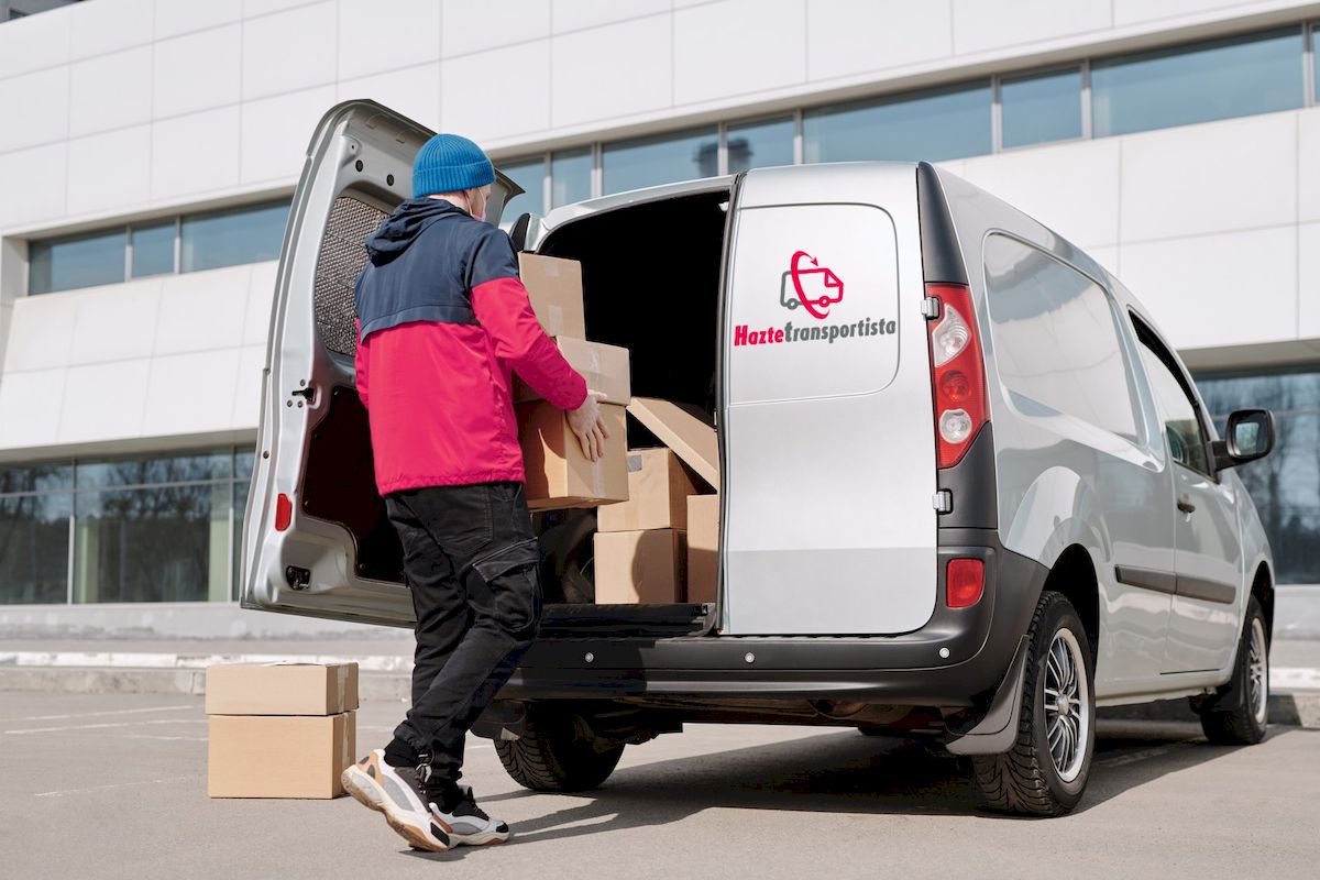 Servicios de Hazte Transportista de mercancías. Tu tarjeta de transporte aquí.